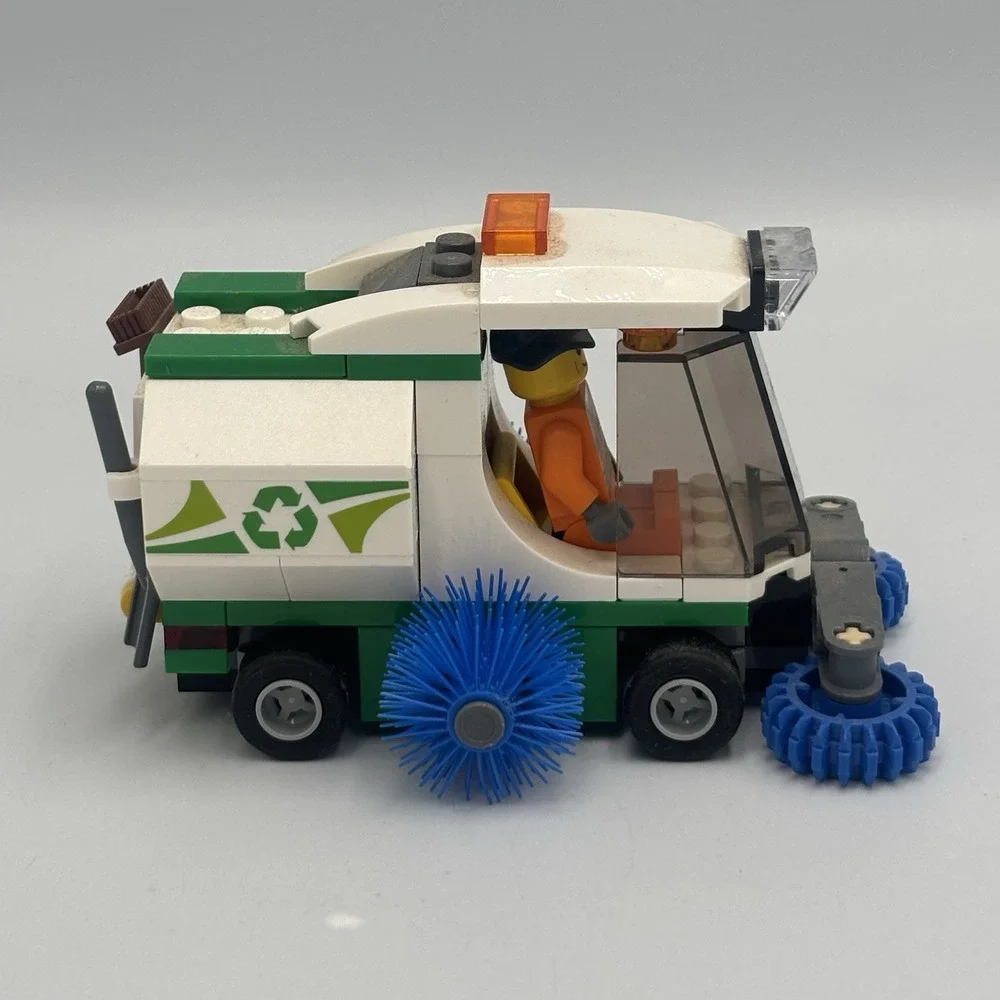 LEGO CITY Lot Street Sweeper Minifigure 60249